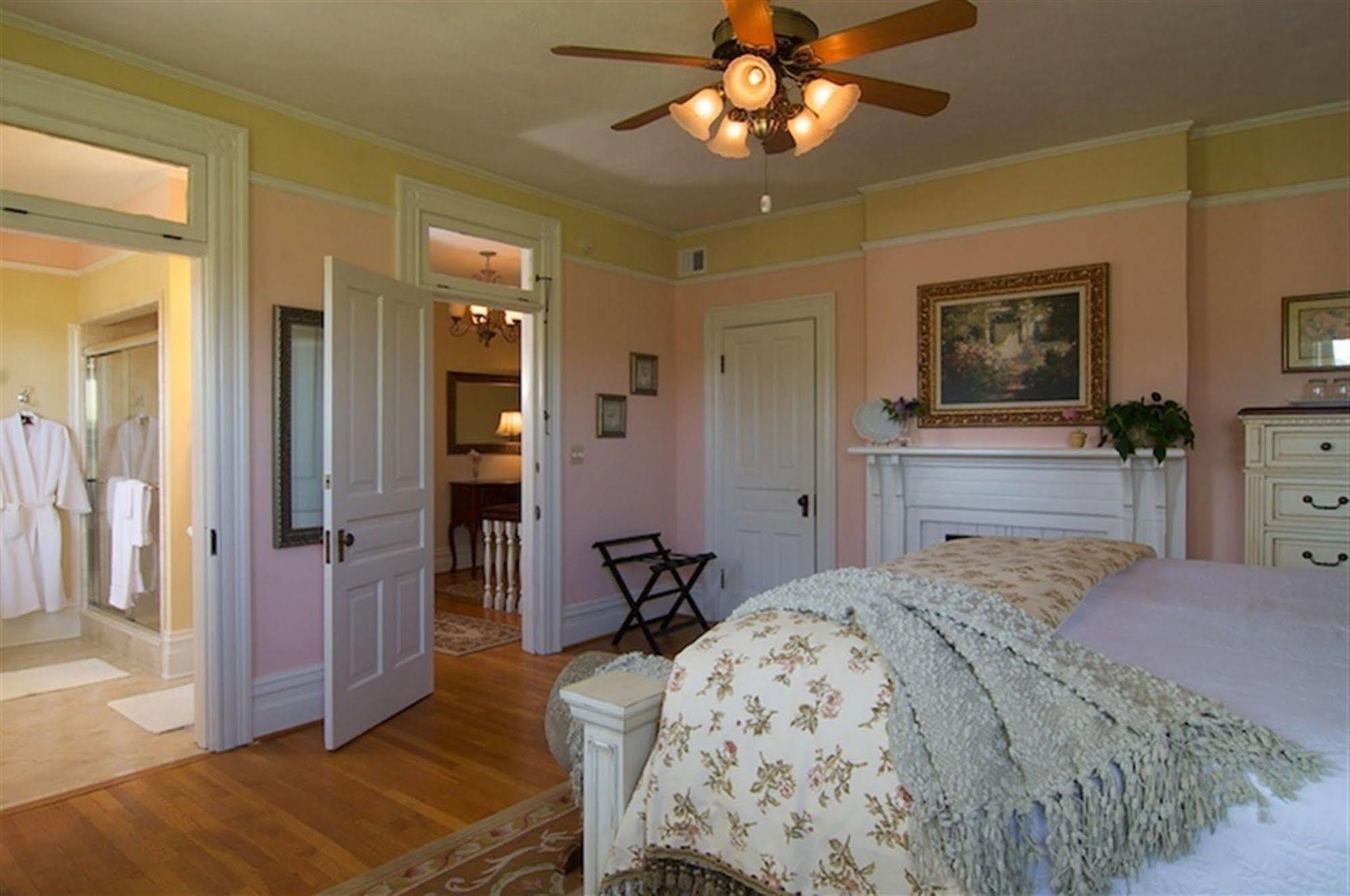 ווינסוויל Oak Hill On Love Lane Bed And Breakfast Inn חדר תמונה